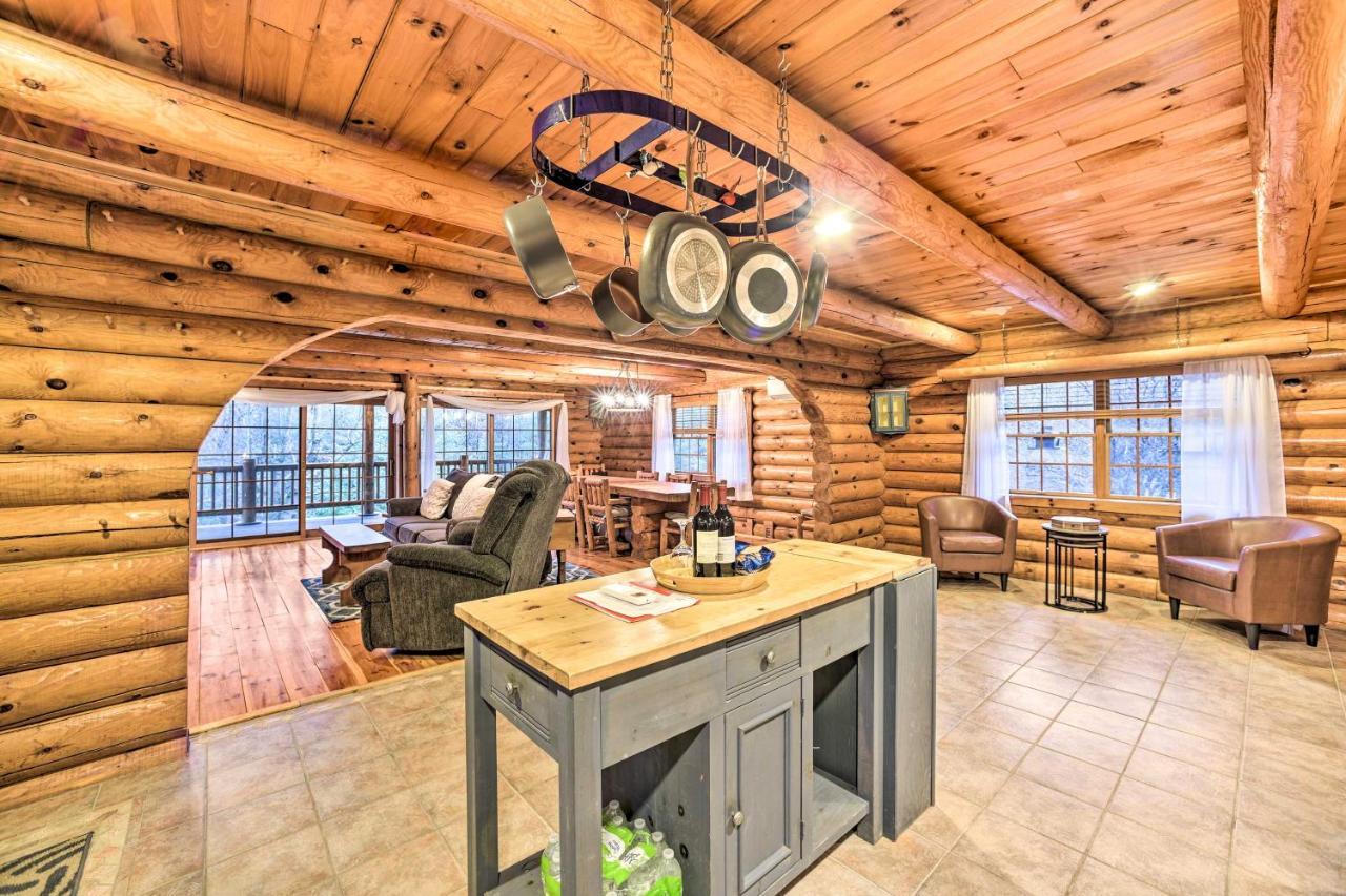 Spacious Cabin With Decks Near Saratoga Springs Middle Grove Exterior photo