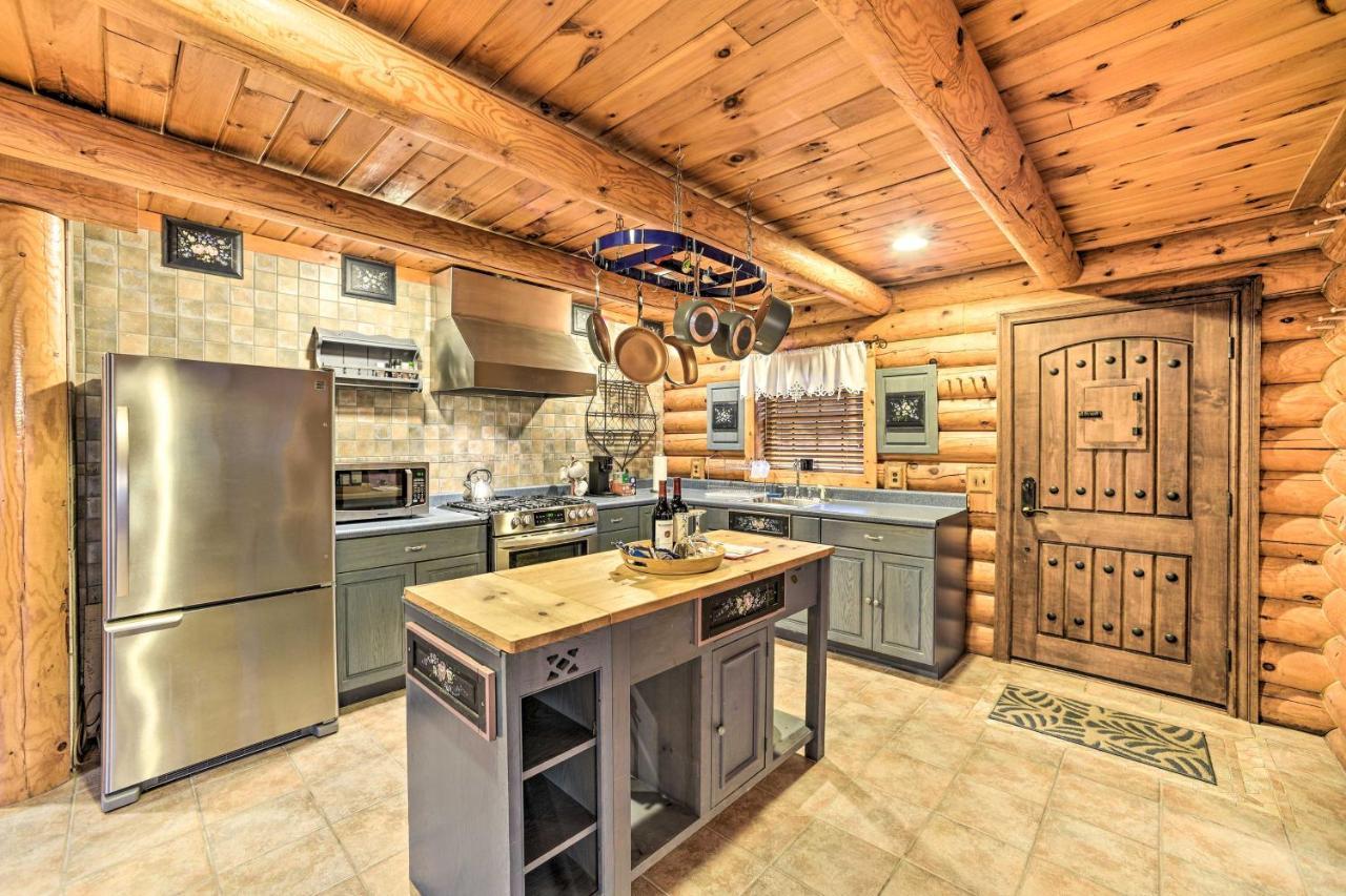 Spacious Cabin With Decks Near Saratoga Springs Middle Grove Exterior photo