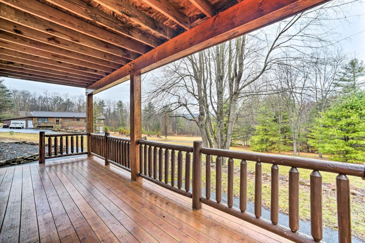 Spacious Cabin With Decks Near Saratoga Springs Middle Grove Exterior photo