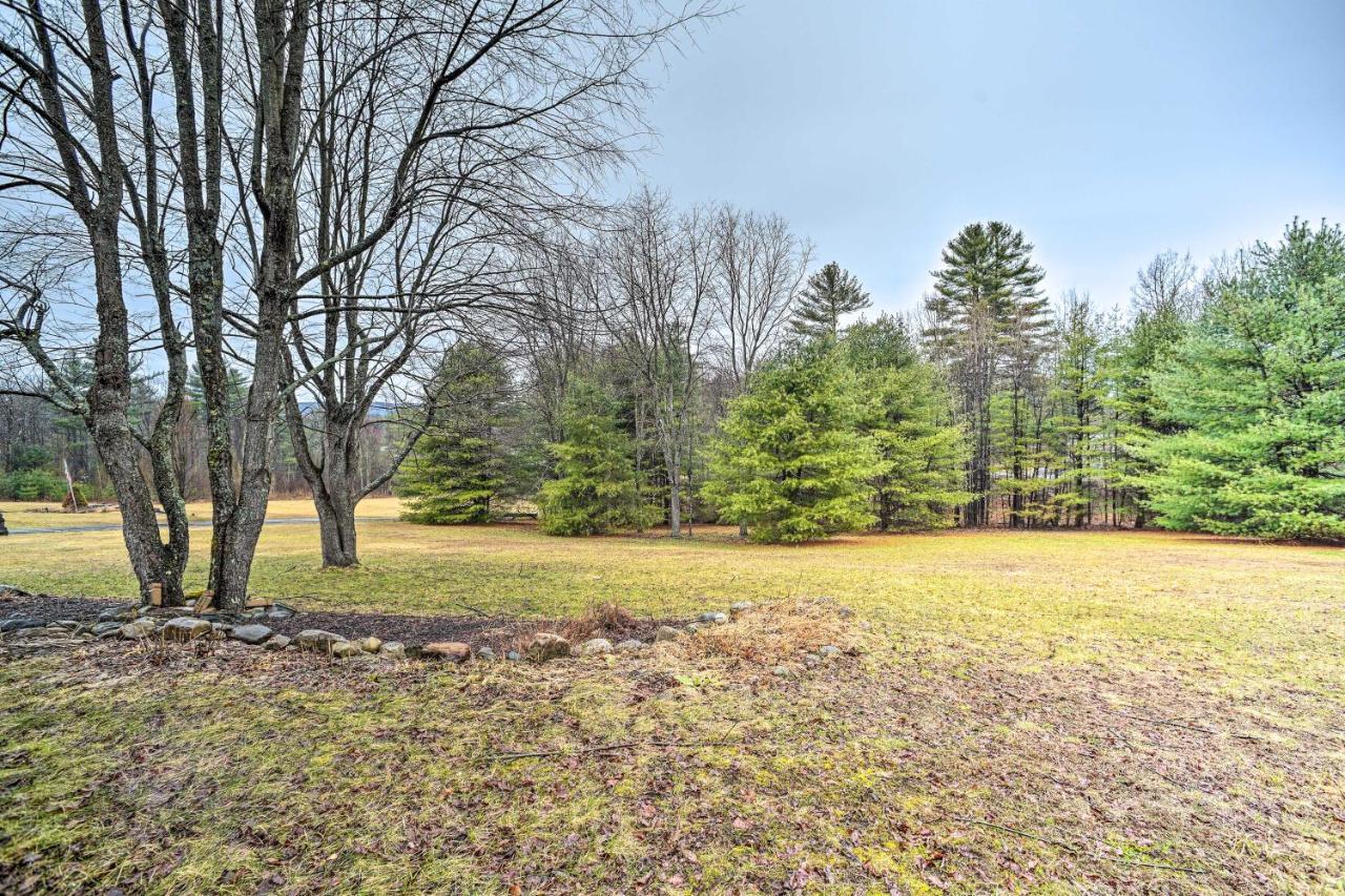 Spacious Cabin With Decks Near Saratoga Springs Middle Grove Exterior photo