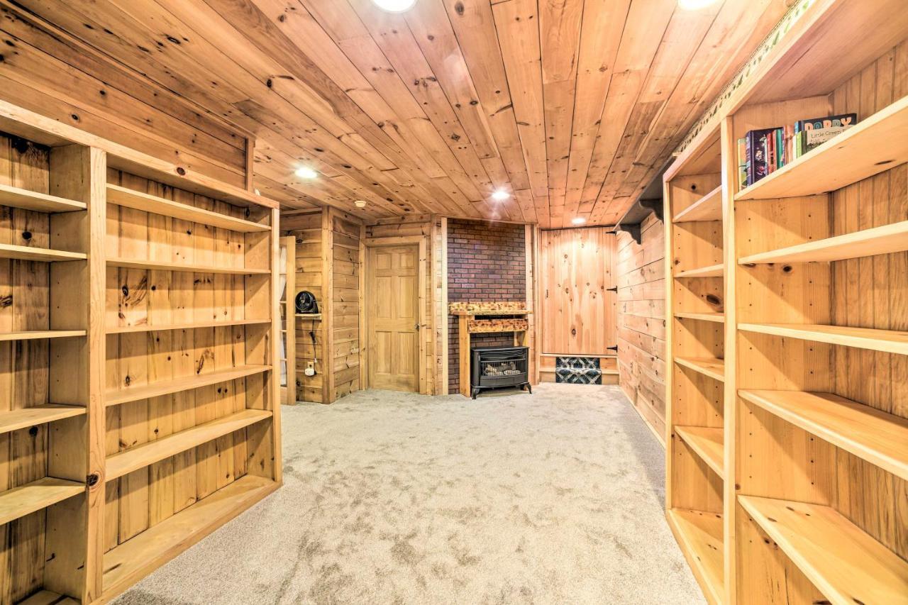 Spacious Cabin With Decks Near Saratoga Springs Middle Grove Exterior photo