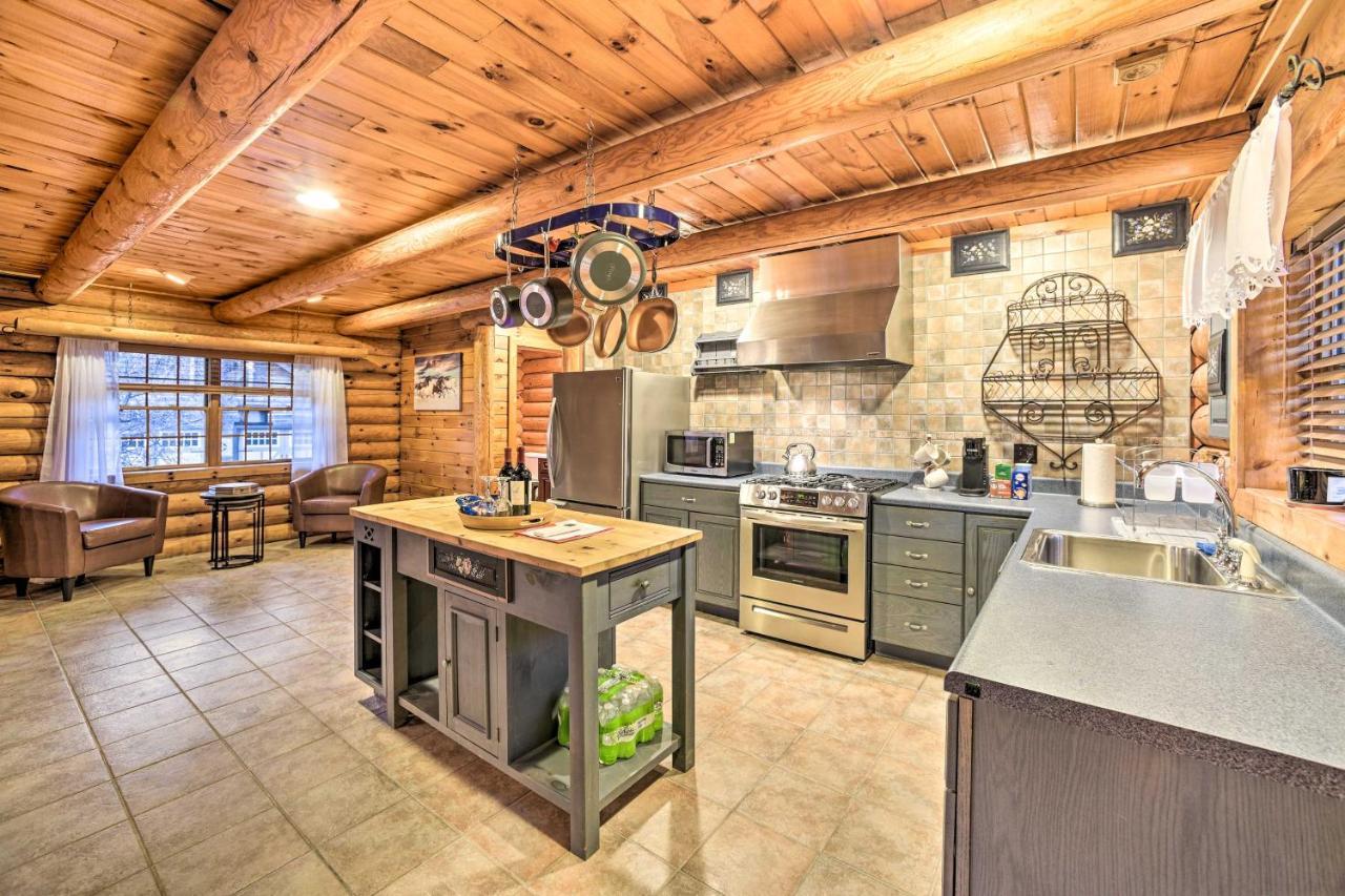 Spacious Cabin With Decks Near Saratoga Springs Middle Grove Exterior photo