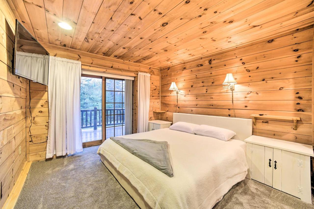 Spacious Cabin With Decks Near Saratoga Springs Middle Grove Exterior photo