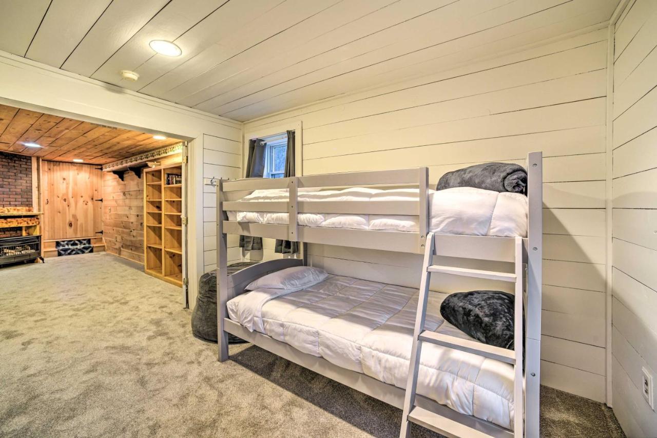 Spacious Cabin With Decks Near Saratoga Springs Middle Grove Exterior photo