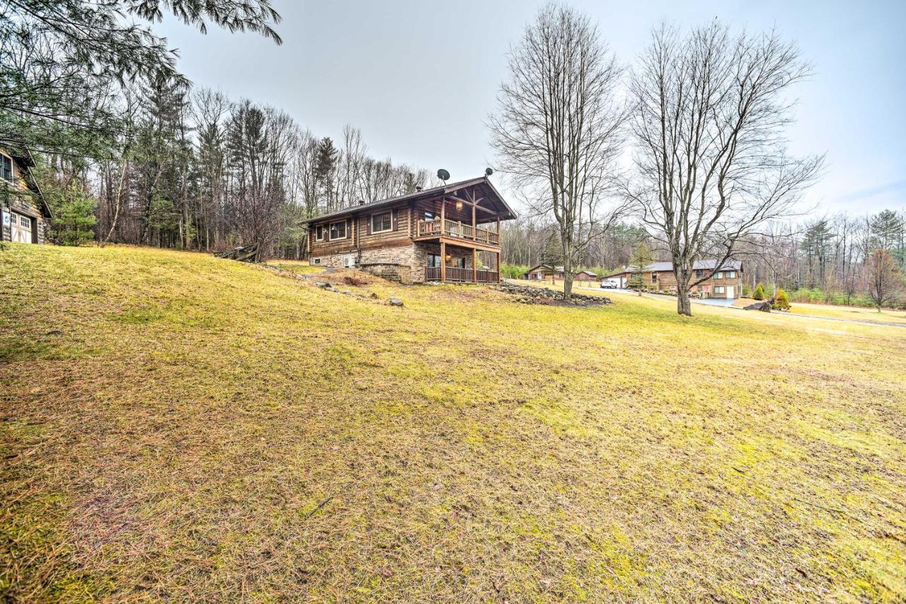 Spacious Cabin With Decks Near Saratoga Springs Middle Grove Exterior photo