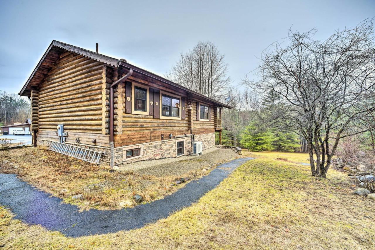 Spacious Cabin With Decks Near Saratoga Springs Middle Grove Exterior photo